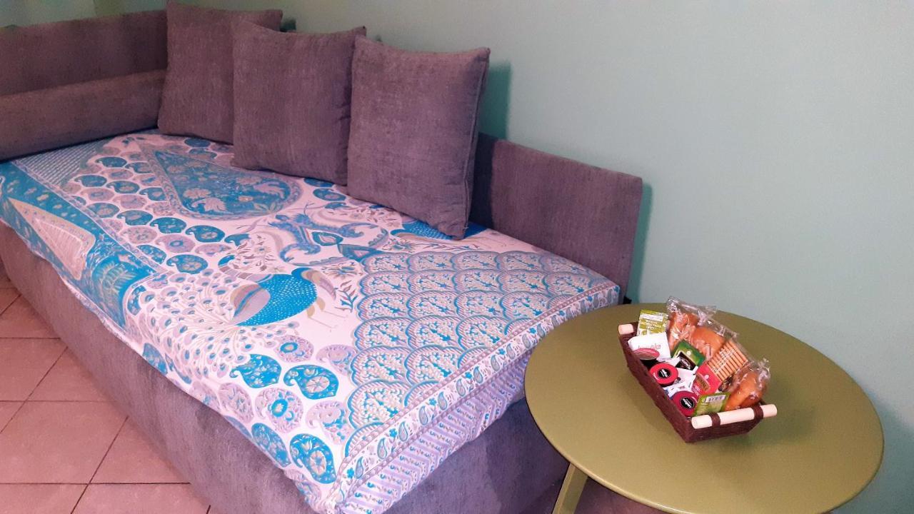Metronear Apartment Коленьо Екстериор снимка