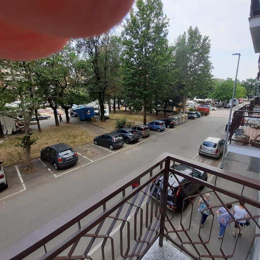 Metronear Apartment Коленьо Екстериор снимка